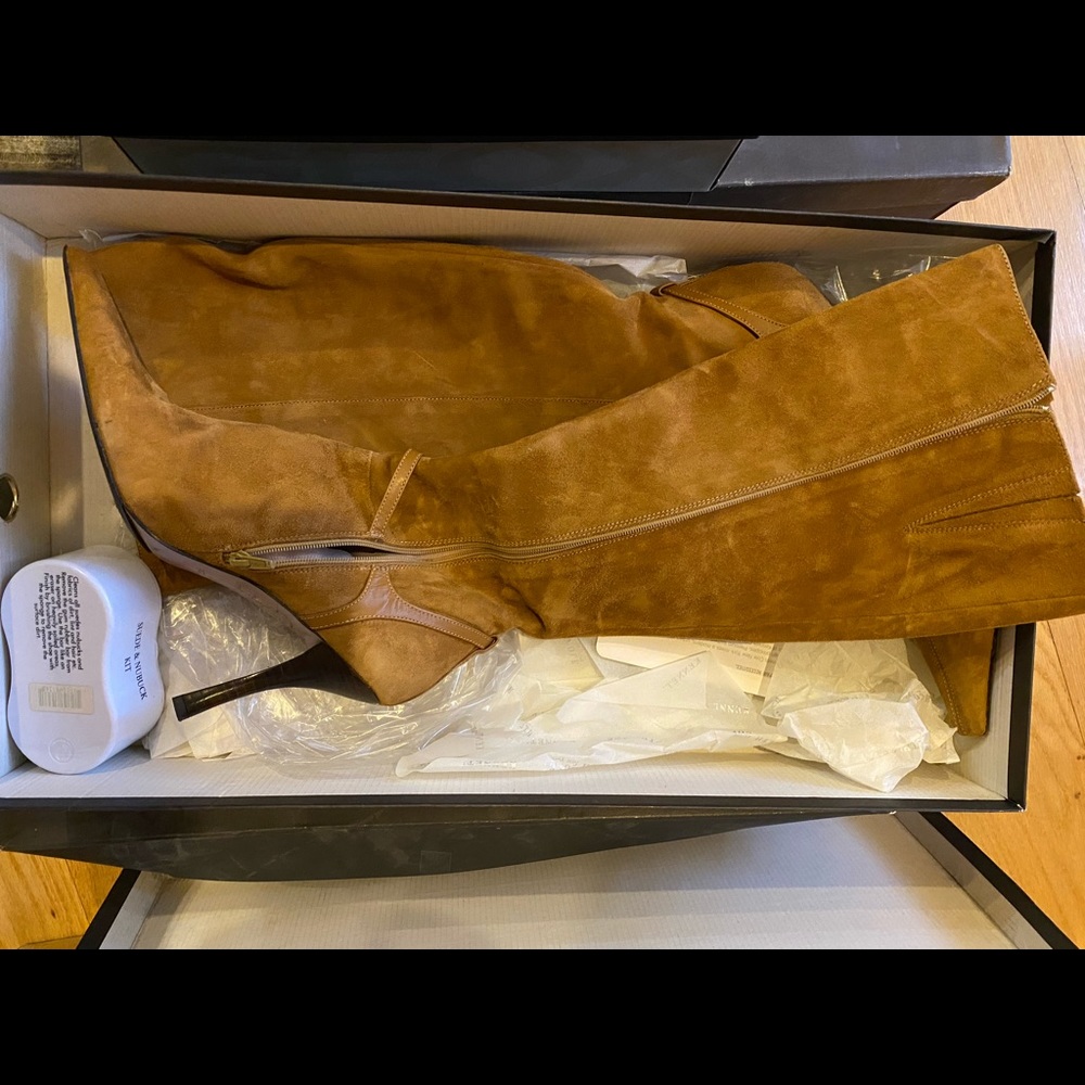 Suede cognac boots. Worn 1-2 times. Inc. brush.